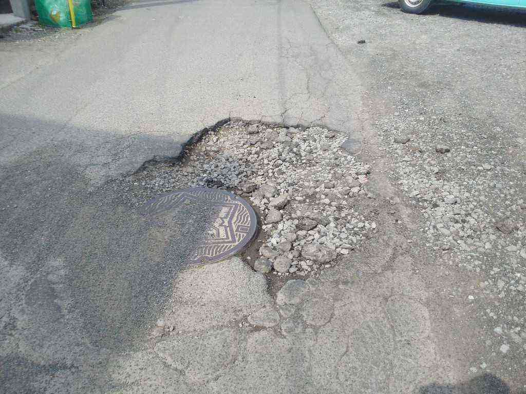 横断歩道の陥没を即日報告・補修工事を実現            防災・安全✅ 補修完了